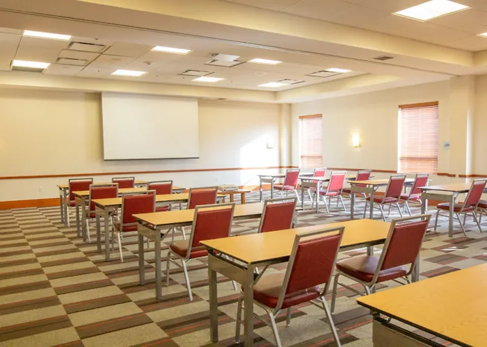 Express Airport Easton 4*