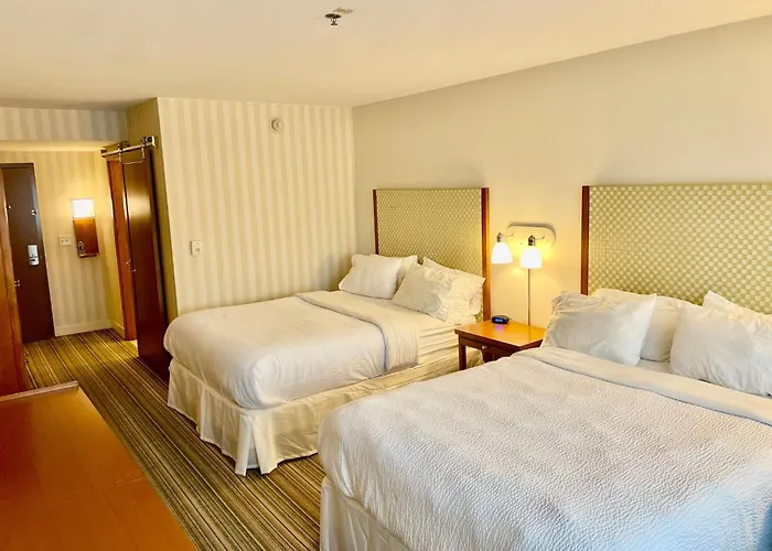 Hotel Express Airport Easton 4*