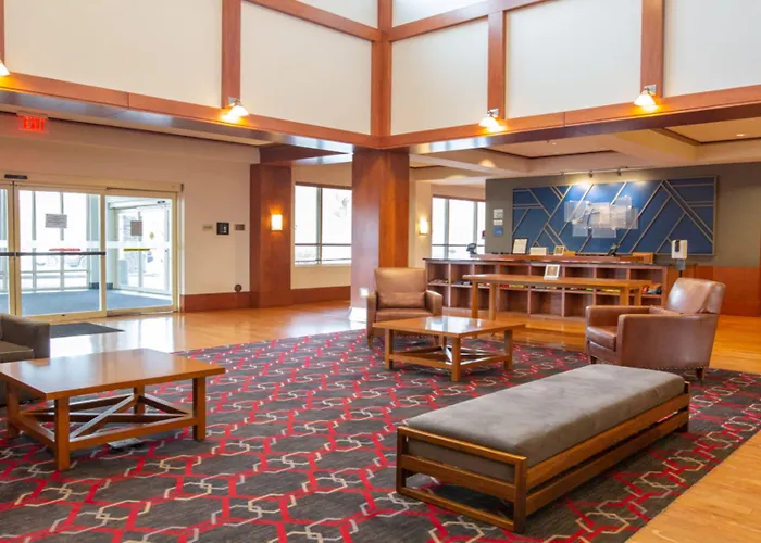Express Airport Easton Hotel 4*